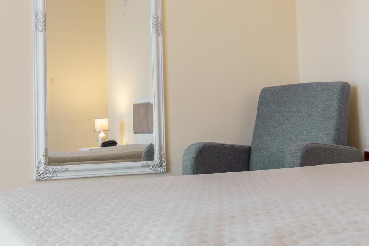 Hotel Class Oradea Eksteriør billede